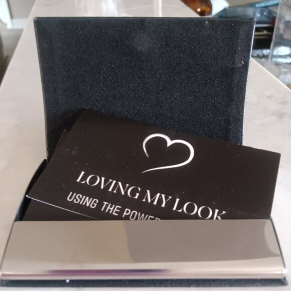 A crystal embellished business card holder in 4 colors - Picture 2 of 8